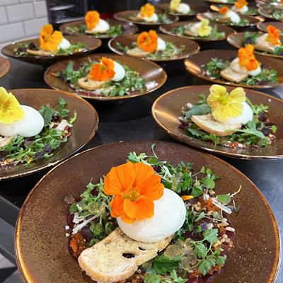 Carpaccio de boeuf - espuma tomate - bruschetta