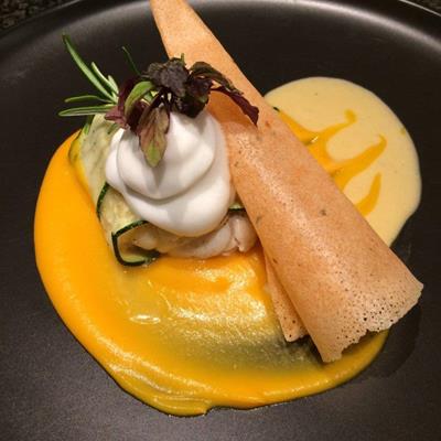 Seeteufel mit Trüffel im Zucchini Mantel auf Süsskartoffel Püree mit Rosmarin Schaum