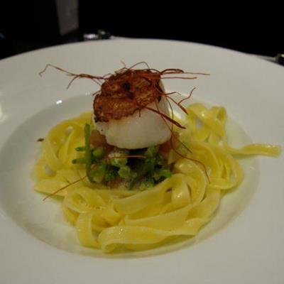 Jakobsmuschel auf Tagliatelle