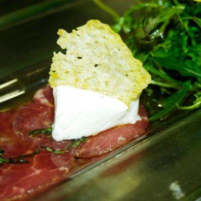 Rindercarpaccio mit Parmesanterrine